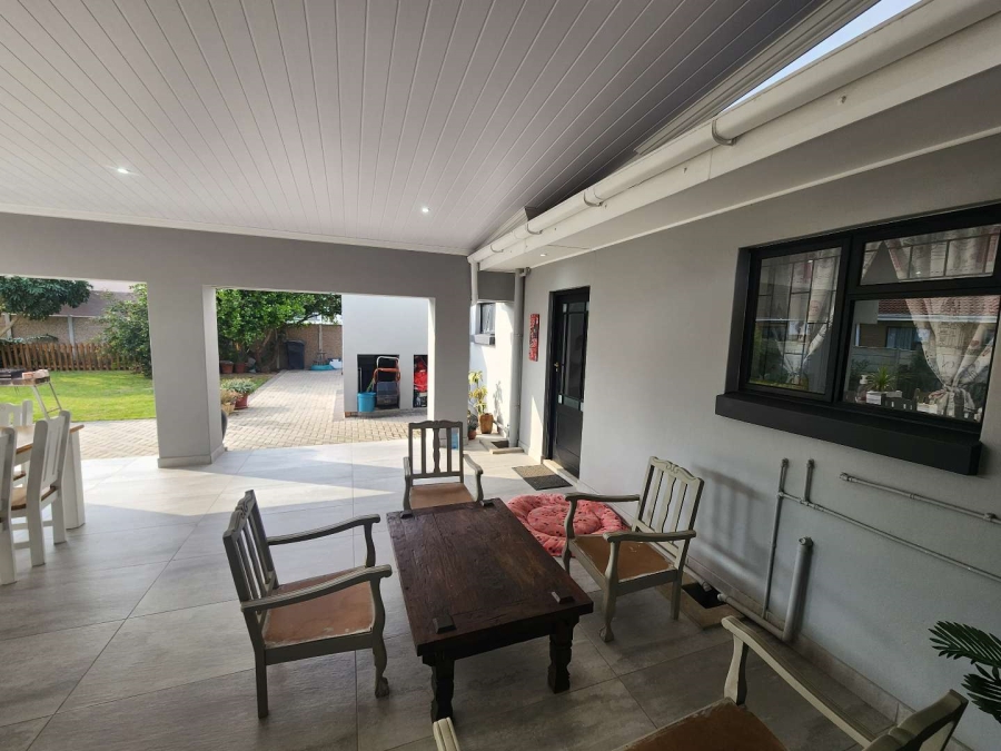 5 Bedroom Property for Sale in Fraaiuitsig Western Cape